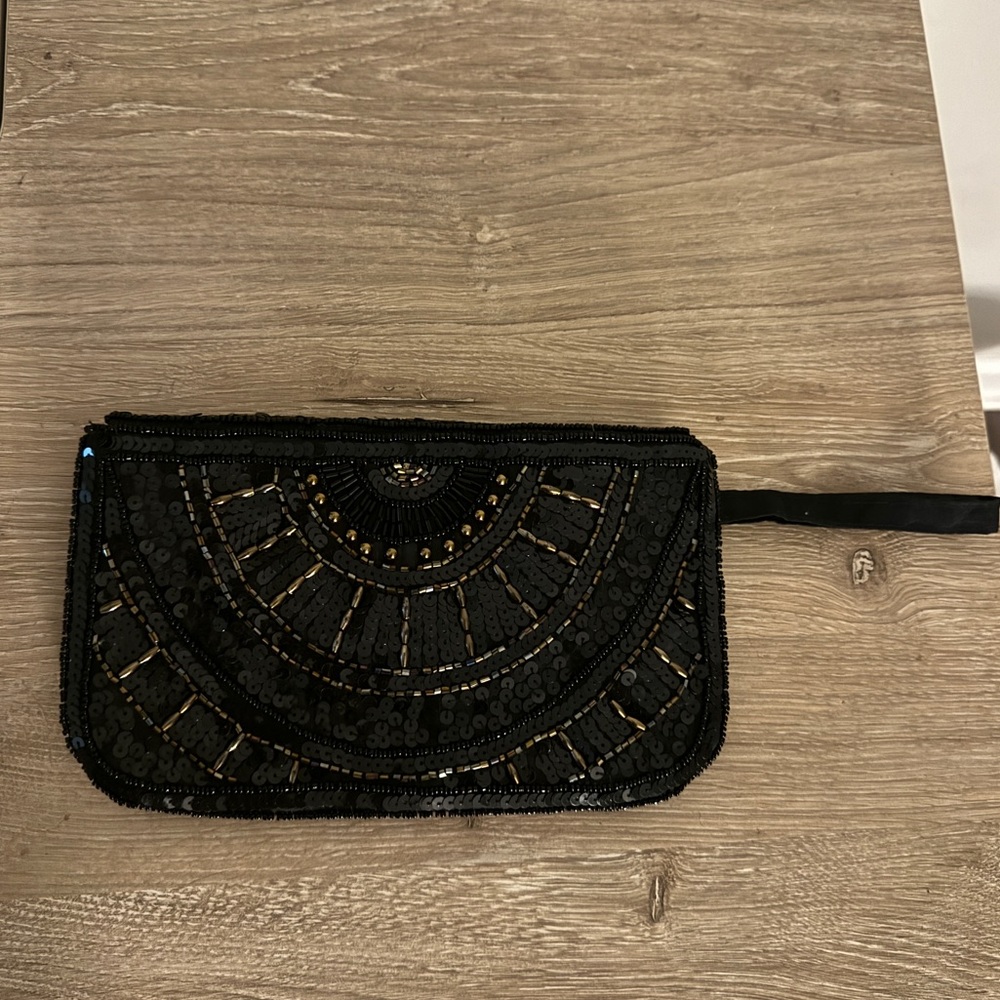 Beautiful beaded wristlet clutch - Picture 2 of 4